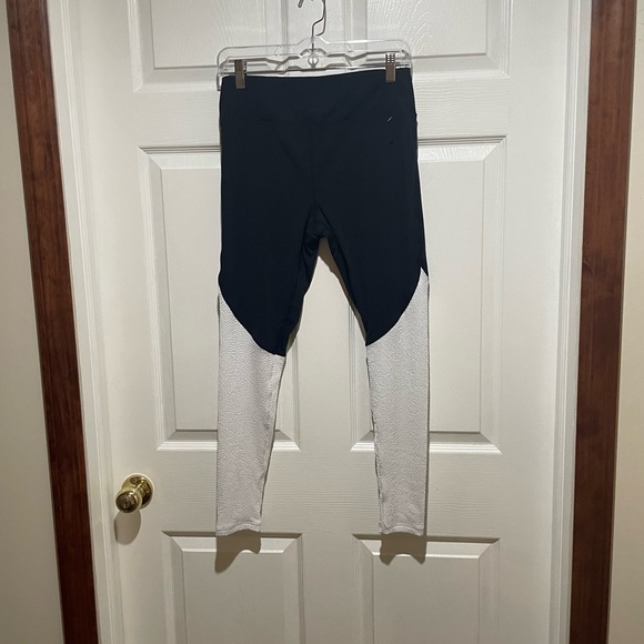 ALALA x Revolve Wavy Color Block Textured Tights - Picture 3 of 5